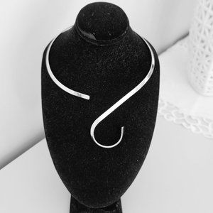 Wavy chocker curvy fancy necklace